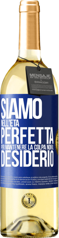 29,95 € Spedizione Gratuita | Vino bianco Edizione WHITE Siamo nell'età perfetta per mantenere la colpa, non il desiderio Etichetta Blu. Etichetta personalizzabile Vino giovane Raccogliere 2024 Verdejo