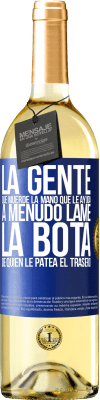 29,95 € Envío gratis | Vino Blanco Edición WHITE La gente que muerde la mano que le ayuda, a menudo lame la bota de quien le patea el trasero Etiqueta Azul. Etiqueta personalizable Vino joven Cosecha 2023 Verdejo