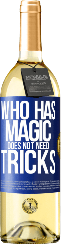 29,95 € Бесплатная доставка | Белое вино Издание WHITE У кого есть магия, трюки не нужны Синяя метка. Настраиваемая этикетка Молодое вино Урожай 2023 Verdejo
