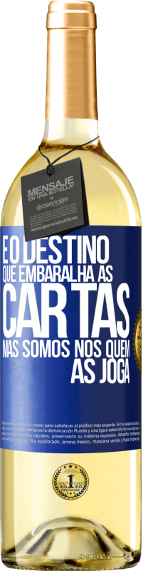 29,95 € Envio grátis | Vinho branco Edição WHITE É o destino que embaralha as cartas, mas somos nós quem as joga Etiqueta Azul. Etiqueta personalizável Vinho jovem Colheita 2024 Verdejo