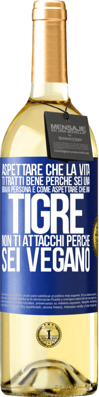 29,95 € Spedizione Gratuita | Vino bianco Edizione WHITE Aspettare che la vita ti tratti bene perché sei una brava persona è come aspettare che una tigre non ti attacchi perché sei Etichetta Blu. Etichetta personalizzabile Vino giovane Raccogliere 2025 Verdejo