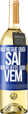 29,95 € Envio grátis | Vinho branco Edição WHITE Não negue quem sai, nem rejeite quem vem Etiqueta Azul. Etiqueta personalizável Vinho jovem Colheita 2024 Verdejo