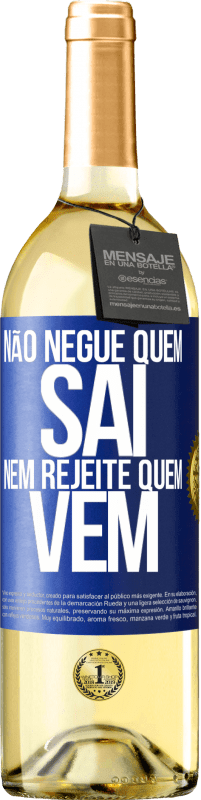 29,95 € Envio grátis | Vinho branco Edição WHITE Não negue quem sai, nem rejeite quem vem Etiqueta Azul. Etiqueta personalizável Vinho jovem Colheita 2024 Verdejo