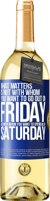 29,95 € Бесплатная доставка | Белое вино Издание WHITE Важно не то, с кем вы хотите выйти в пятницу, а с кем вы хотите провести всю субботу Синяя метка. Настраиваемая этикетка Молодое вино Урожай 2023 Verdejo