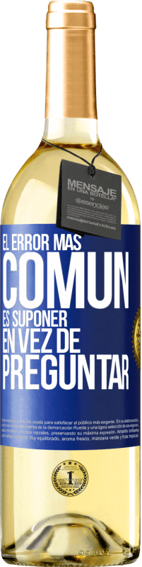 29,95 € Envío gratis | Vino Blanco Edición WHITE El error más común es suponer en vez de preguntar Etiqueta Azul. Etiqueta personalizable Vino joven Cosecha 2024 Verdejo