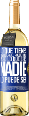 29,95 € Envío gratis | Vino Blanco Edición WHITE Lo que tienes cualquiera lo puede tener, pero lo que eres nadie lo puede ser Etiqueta Azul. Etiqueta personalizable Vino joven Cosecha 2025 Verdejo