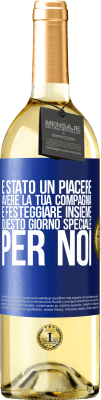 29,95 € Spedizione Gratuita | Vino bianco Edizione WHITE È stato un piacere avere la tua compagnia e festeggiare insieme questo giorno speciale per noi Etichetta Blu. Etichetta personalizzabile Vino giovane Raccogliere 2023 Verdejo