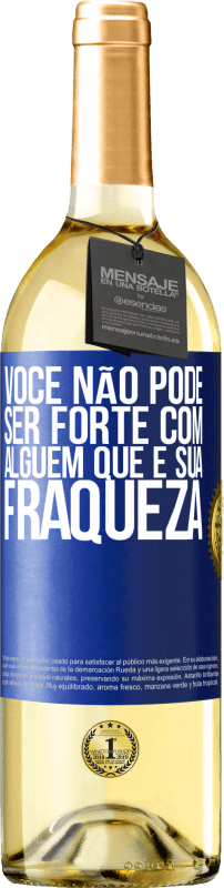 29,95 € Envio grátis | Vinho branco Edição WHITE Você não pode ser forte com alguém que é sua fraqueza Etiqueta Azul. Etiqueta personalizável Vinho jovem Colheita 2024 Verdejo