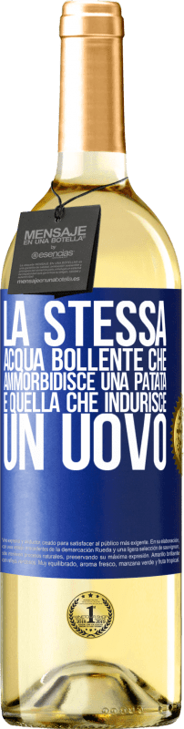 29,95 € Spedizione Gratuita | Vino bianco Edizione WHITE La stessa acqua bollente che ammorbidisce una patata è quella che indurisce un uovo Etichetta Blu. Etichetta personalizzabile Vino giovane Raccogliere 2024 Verdejo