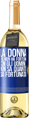 29,95 € Spedizione Gratuita | Vino bianco Edizione WHITE La donna che non ha fortuna con gli uomini ... non sa quanto sia fortunata! Etichetta Blu. Etichetta personalizzabile Vino giovane Raccogliere 2024 Verdejo