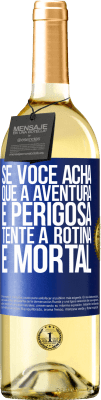 29,95 € Envio grátis | Vinho branco Edição WHITE Se você acha que a aventura é perigosa, tente a rotina. É mortal Etiqueta Azul. Etiqueta personalizável Vinho jovem Colheita 2023 Verdejo