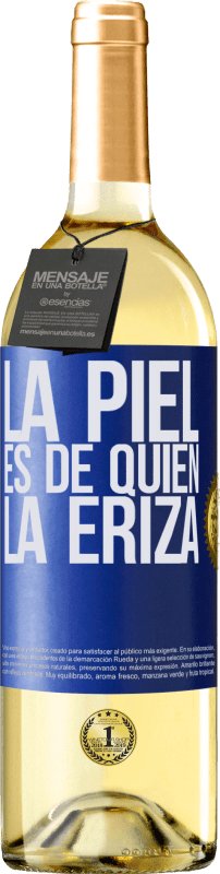 29,95 € Envío gratis | Vino Blanco Edición WHITE La piel es de quien la eriza Etiqueta Azul. Etiqueta personalizable Vino joven Cosecha 2024 Verdejo