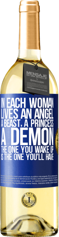29,95 € Бесплатная доставка | Белое вино Издание WHITE В каждой женщине живет ангел, зверь, принцесса, демон. Тот, кого вы просыпаете, тот, который вы будете иметь Синяя метка. Настраиваемая этикетка Молодое вино Урожай 2023 Verdejo