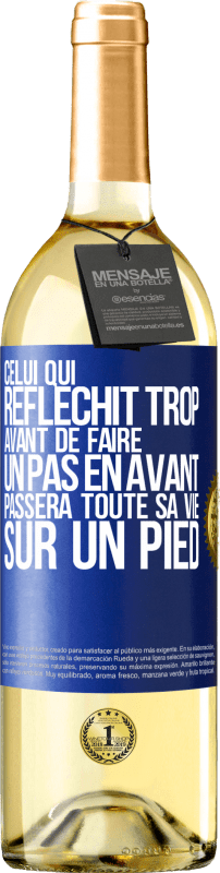 29,95 € Envoi gratuit | Vin blanc Édition WHITE Celui qui réfléchit trop avant de faire un pas en avant passera toute sa vie sur un pied Étiquette Bleue. Étiquette personnalisable Vin jeune Récolte 2024 Verdejo