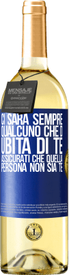 29,95 € Spedizione Gratuita | Vino bianco Edizione WHITE Ci sarà sempre qualcuno che dubita di te. Assicurati che quella persona non sia te Etichetta Blu. Etichetta personalizzabile Vino giovane Raccogliere 2024 Verdejo