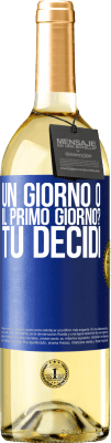 29,95 € Spedizione Gratuita | Vino bianco Edizione WHITE un giorno o il primo giorno? Tu decidi Etichetta Blu. Etichetta personalizzabile Vino giovane Raccogliere 2023 Verdejo