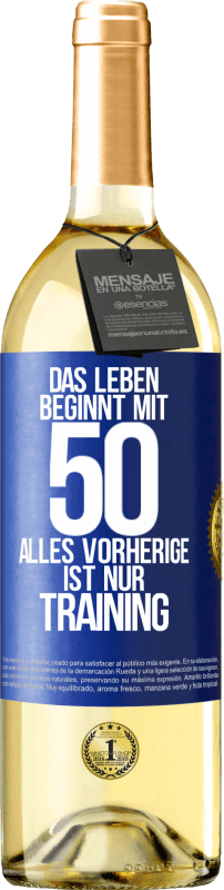 29,95 € Kostenloser Versand | Weißwein WHITE Ausgabe Das Leben beginnt mit 50, alles Vorherige ist nur Training Blaue Markierung. Anpassbares Etikett Junger Wein Ernte 2023 Verdejo