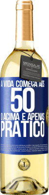 29,95 € Envio grátis | Vinho branco Edição WHITE A vida começa aos 50 anos, o acima é apenas prático Etiqueta Azul. Etiqueta personalizável Vinho jovem Colheita 2024 Verdejo