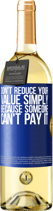 29,95 € Бесплатная доставка | Белое вино Издание WHITE Не уменьшайте свою ценность просто потому, что кто-то не может ее заплатить Синяя метка. Настраиваемая этикетка Молодое вино Урожай 2023 Verdejo