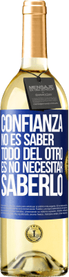 29,95 € Envío gratis | Vino Blanco Edición WHITE Confianza no es saber todo del otro. Es no necesitar saberlo Etiqueta Azul. Etiqueta personalizable Vino joven Cosecha 2025 Verdejo