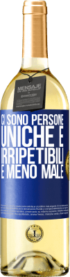 29,95 € Spedizione Gratuita | Vino bianco Edizione WHITE Ci sono persone uniche e irripetibili. E meno male Etichetta Blu. Etichetta personalizzabile Vino giovane Raccogliere 2024 Verdejo