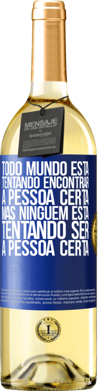 29,95 € Envio grátis | Vinho branco Edição WHITE Todo mundo está tentando encontrar a pessoa certa. Mas ninguém está tentando ser a pessoa certa Etiqueta Azul. Etiqueta personalizável Vinho jovem Colheita 2024 Verdejo