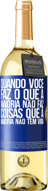 29,95 € Envio grátis | Vinho branco Edição WHITE Quando você faz o que a maioria não faz, coisas que a maioria não tem virá Etiqueta Azul. Etiqueta personalizável Vinho jovem Colheita 2024 Verdejo