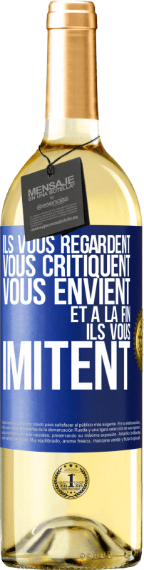 29,95 € Envoi gratuit | Vin blanc Édition WHITE Ils vous regardent, vous critiquent vous envient... et à la fin ils vous imitent Étiquette Bleue. Étiquette personnalisable Vin jeune Récolte 2023 Verdejo