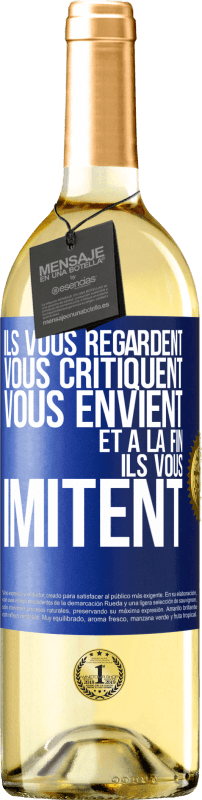 29,95 € Envoi gratuit | Vin blanc Édition WHITE Ils vous regardent, vous critiquent vous envient... et à la fin ils vous imitent Étiquette Bleue. Étiquette personnalisable Vin jeune Récolte 2024 Verdejo