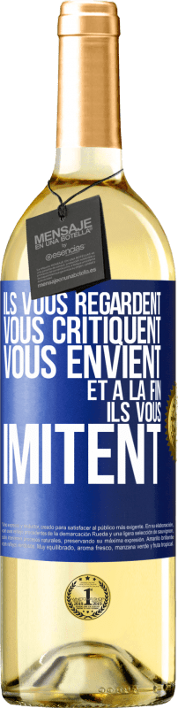 29,95 € Envoi gratuit | Vin blanc Édition WHITE Ils vous regardent, vous critiquent vous envient... et à la fin ils vous imitent Étiquette Bleue. Étiquette personnalisable Vin jeune Récolte 2025 Verdejo