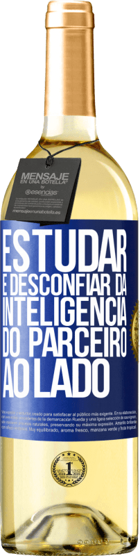 29,95 € Envio grátis | Vinho branco Edição WHITE Estudar é desconfiar da inteligência do parceiro ao lado Etiqueta Azul. Etiqueta personalizável Vinho jovem Colheita 2024 Verdejo