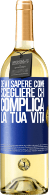 29,95 € Spedizione Gratuita | Vino bianco Edizione WHITE Devi sapere come scegliere chi complica la tua vita Etichetta Blu. Etichetta personalizzabile Vino giovane Raccogliere 2025 Verdejo