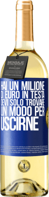 29,95 € Spedizione Gratuita | Vino bianco Edizione WHITE Hai un milione di euro in testa. Devi solo trovare un modo per uscirne Etichetta Blu. Etichetta personalizzabile Vino giovane Raccogliere 2024 Verdejo