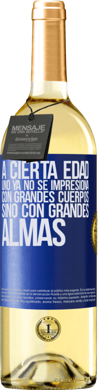 29,95 € Envío gratis | Vino Blanco Edición WHITE A cierta edad uno ya no se impresiona con grandes cuerpos, sino con grandes almas Etiqueta Azul. Etiqueta personalizable Vino joven Cosecha 2024 Verdejo