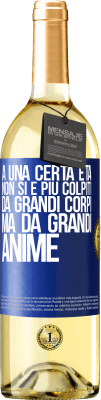 29,95 € Spedizione Gratuita | Vino bianco Edizione WHITE A una certa età non si è più colpiti da grandi corpi, ma da grandi anime Etichetta Blu. Etichetta personalizzabile Vino giovane Raccogliere 2024 Verdejo