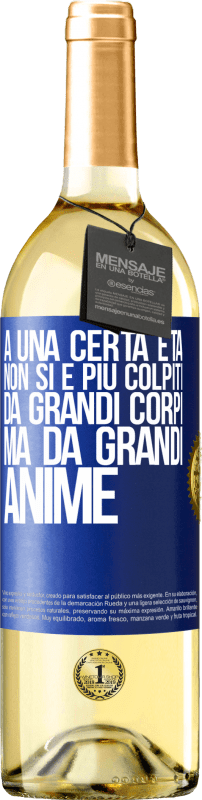 29,95 € Spedizione Gratuita | Vino bianco Edizione WHITE A una certa età non si è più colpiti da grandi corpi, ma da grandi anime Etichetta Blu. Etichetta personalizzabile Vino giovane Raccogliere 2024 Verdejo