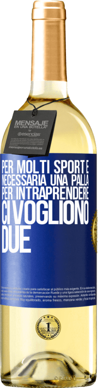 29,95 € Spedizione Gratuita | Vino bianco Edizione WHITE Per molti sport è necessaria una palla. Per intraprendere, ci vogliono due Etichetta Blu. Etichetta personalizzabile Vino giovane Raccogliere 2024 Verdejo