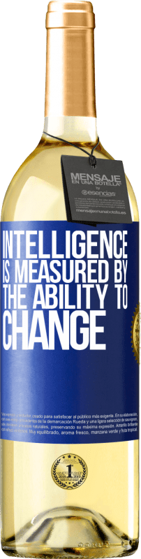 29,95 € Бесплатная доставка | Белое вино Издание WHITE Интеллект измеряется способностью меняться Синяя метка. Настраиваемая этикетка Молодое вино Урожай 2023 Verdejo