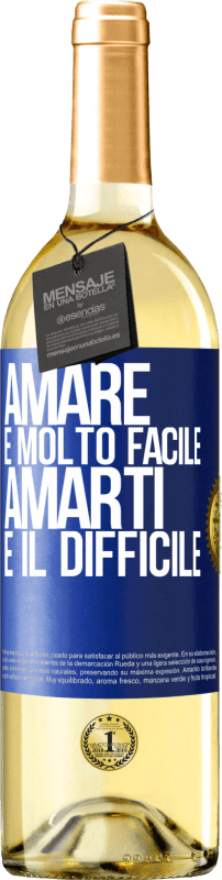 29,95 € Spedizione Gratuita | Vino bianco Edizione WHITE Amare è molto facile, amarti è il difficile Etichetta Blu. Etichetta personalizzabile Vino giovane Raccogliere 2024 Verdejo