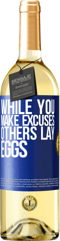 29,95 € 送料無料 | 白ワイン WHITEエディション 言い訳をしながら、他の人は卵を産みます 青いタグ. カスタマイズ可能なラベル 若いワイン 収穫 2023 Verdejo
