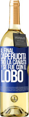 29,95 € Envío gratis | Vino Blanco Edición WHITE Al final, caperucita tiro la canasta y se fue con el lobo Etiqueta Azul. Etiqueta personalizable Vino joven Cosecha 2023 Verdejo