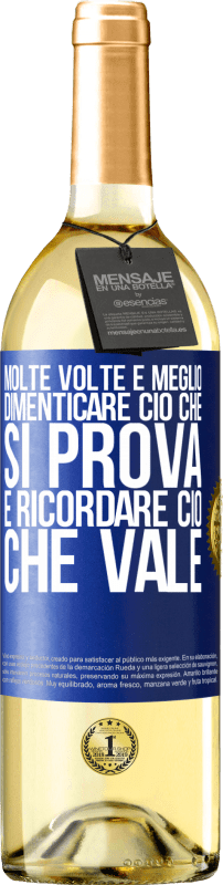 29,95 € Spedizione Gratuita | Vino bianco Edizione WHITE Molte volte è meglio dimenticare ciò che si prova e ricordare ciò che vale Etichetta Blu. Etichetta personalizzabile Vino giovane Raccogliere 2024 Verdejo