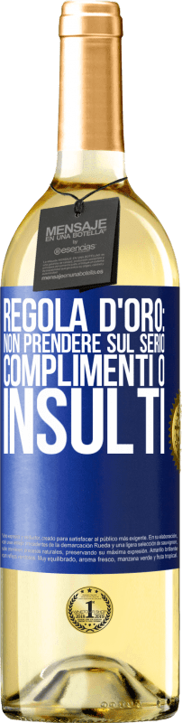 29,95 € Spedizione Gratuita | Vino bianco Edizione WHITE Regola d'oro: non prendere sul serio complimenti o insulti Etichetta Blu. Etichetta personalizzabile Vino giovane Raccogliere 2024 Verdejo