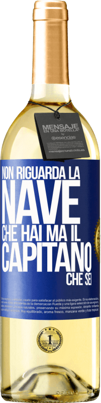 29,95 € Spedizione Gratuita | Vino bianco Edizione WHITE Non riguarda la nave che hai, ma il capitano che sei Etichetta Blu. Etichetta personalizzabile Vino giovane Raccogliere 2024 Verdejo