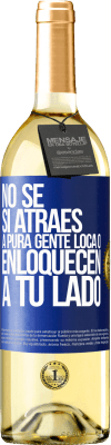 29,95 € Envío gratis | Vino Blanco Edición WHITE No se si atraes a pura gente loca, o enloquecen a tu lado Etiqueta Azul. Etiqueta personalizable Vino joven Cosecha 2025 Verdejo