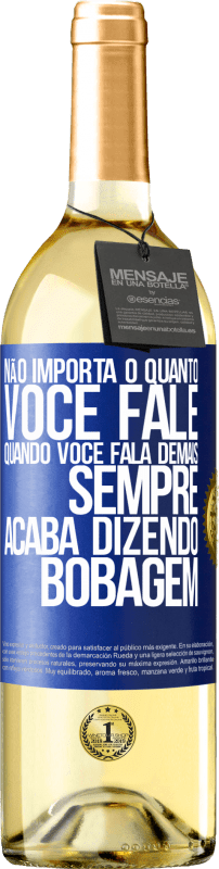 29,95 € Envio grátis | Vinho branco Edição WHITE Não importa o quanto você fale, quando você fala demais, sempre acaba dizendo bobagem Etiqueta Azul. Etiqueta personalizável Vinho jovem Colheita 2024 Verdejo