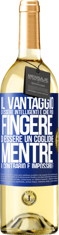 29,95 € Spedizione Gratuita | Vino bianco Edizione WHITE Il vantaggio di essere intelligenti è che puoi fingere di essere un coglione, mentre il contrario è impossibile Etichetta Blu. Etichetta personalizzabile Vino giovane Raccogliere 2024 Verdejo