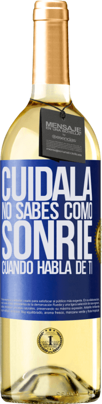 29,95 € Envío gratis | Vino Blanco Edición WHITE Cuidala. No sabes cómo sonríe cuando habla de ti Etiqueta Azul. Etiqueta personalizable Vino joven Cosecha 2024 Verdejo