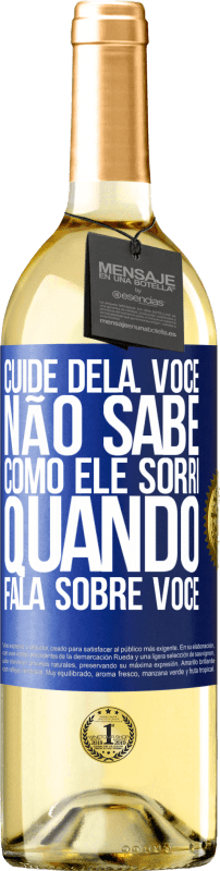 29,95 € Envio grátis | Vinho branco Edição WHITE Cuide dela. Você não sabe como ele sorri quando fala sobre você Etiqueta Azul. Etiqueta personalizável Vinho jovem Colheita 2024 Verdejo