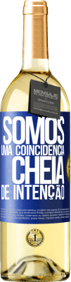 29,95 € Envio grátis | Vinho branco Edição WHITE Somos uma coincidência cheia de intenção Etiqueta Azul. Etiqueta personalizável Vinho jovem Colheita 2023 Verdejo